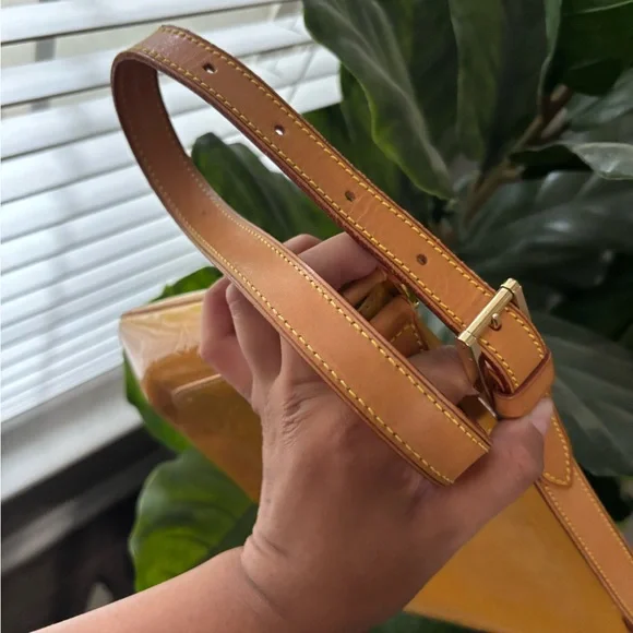 Louis Vuitton Yellow Patent Bag - Picture 4 of 11